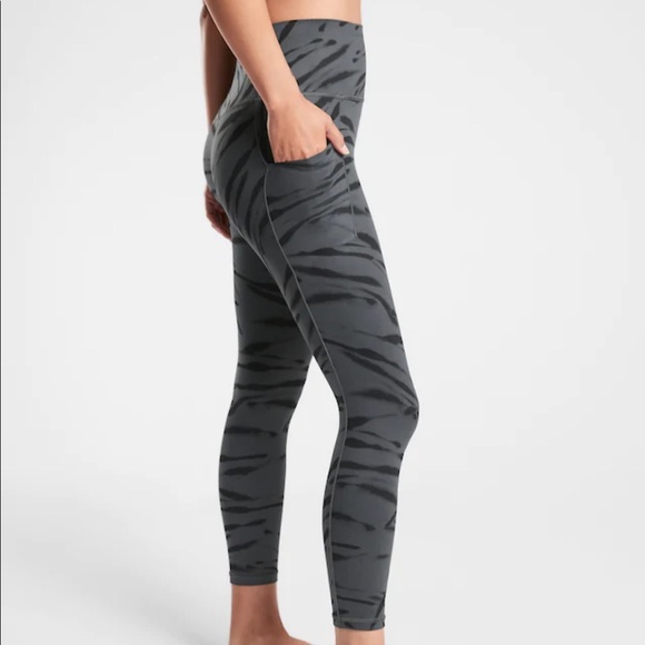 Athleta Salutation Stash Gray & Black Tiger Like Patterned Leggings - Picture 1 of 12